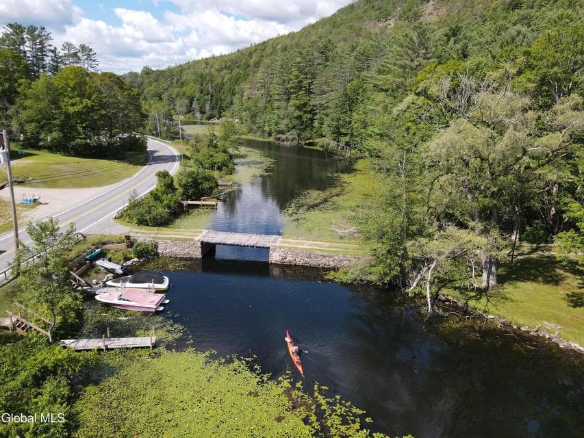 8 Brant Lake Creek Road, photo 3