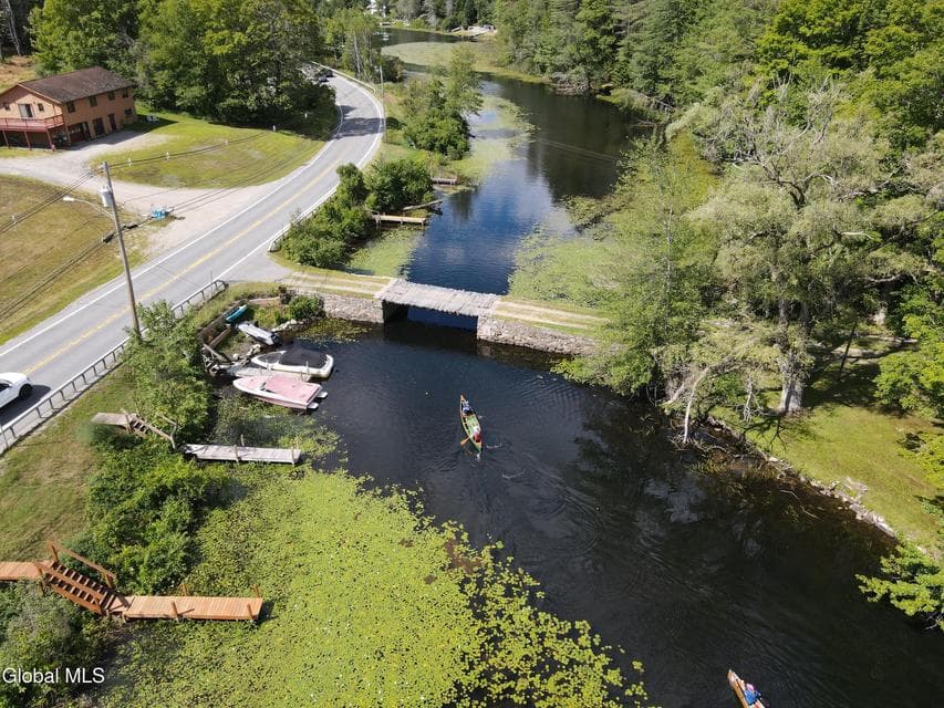 8 Brant Lake Creek Road, photo 2