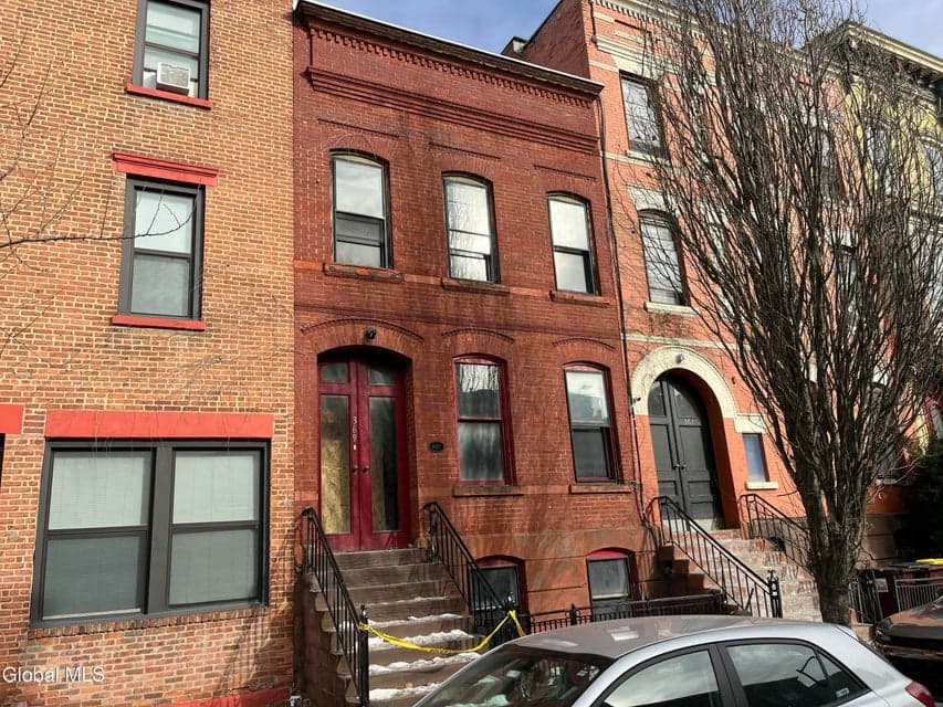 369 Madison Avenue, photo 1