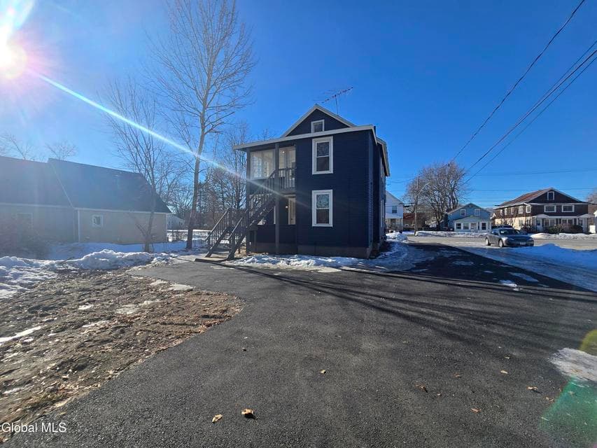 109 Hudson Street, photo 3