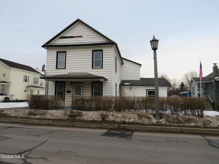 309 Railroad Street, photo 2