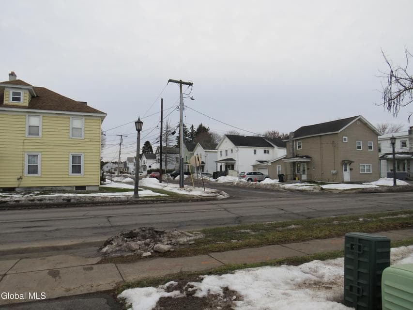 309 Railroad Street, photo 3