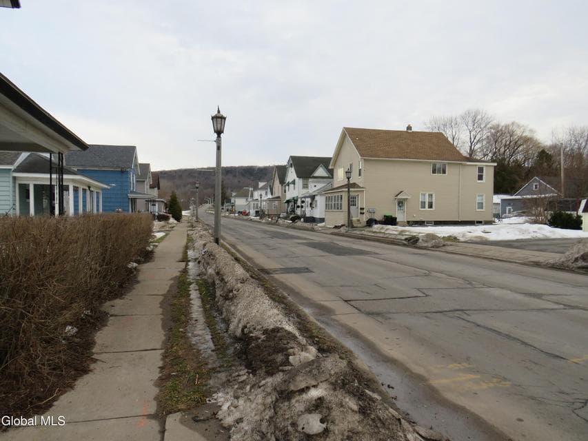 309 Railroad Street, photo 4