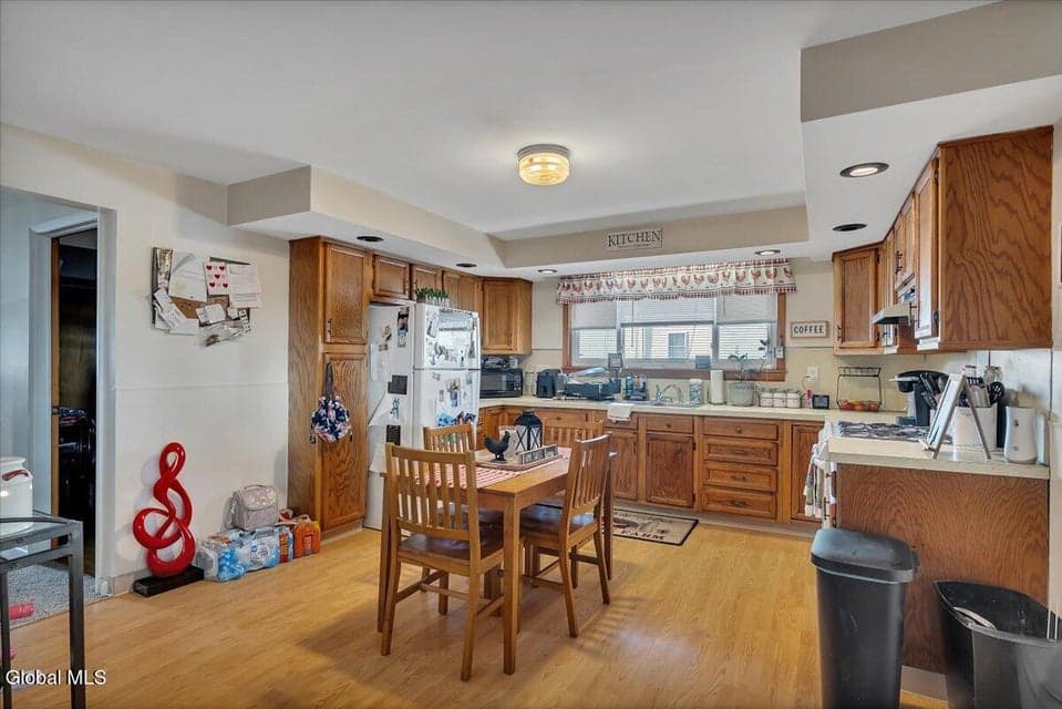 244 Saratoga Avenue, photo 4