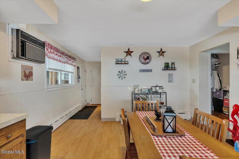 244 Saratoga Avenue, photo 5