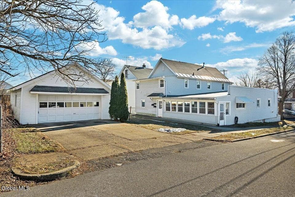 244 Saratoga Avenue, photo 2