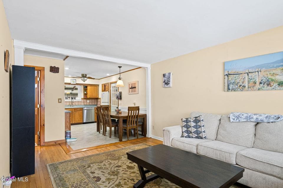 21 Brookman Avenue, photo 4
