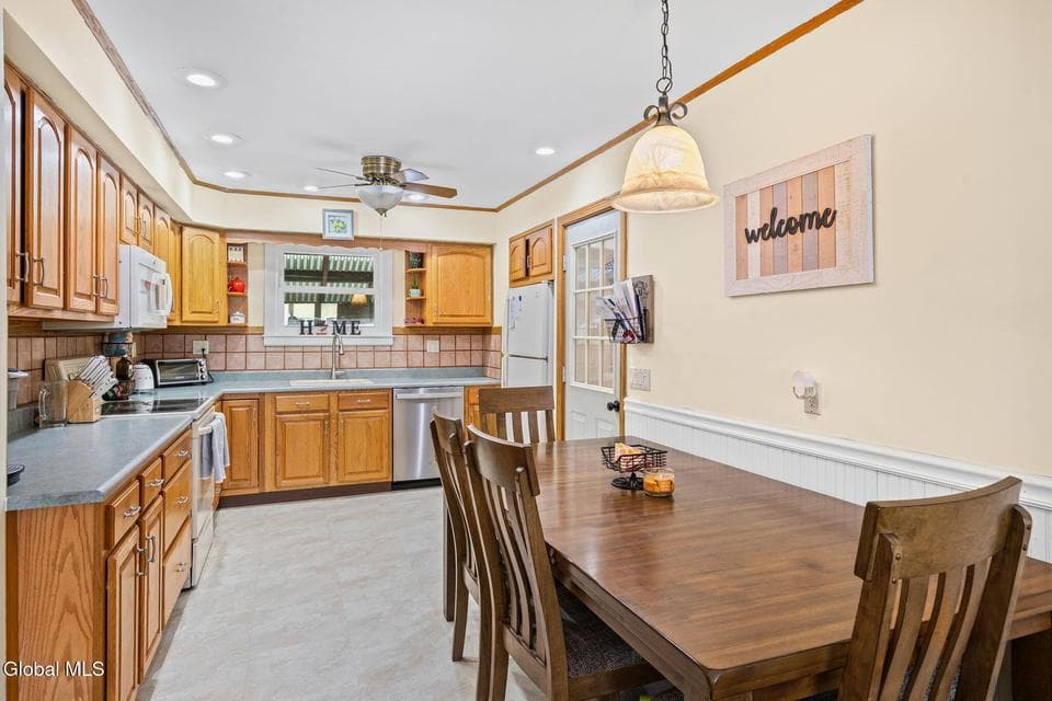 21 Brookman Avenue, photo 5