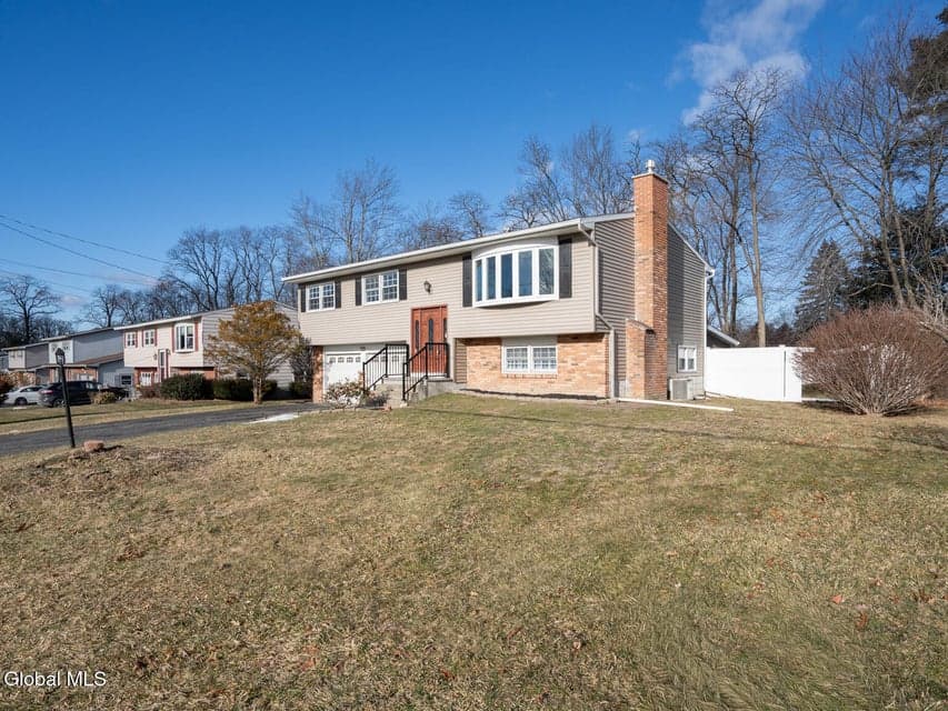 12 Gaslight Drive, photo 3