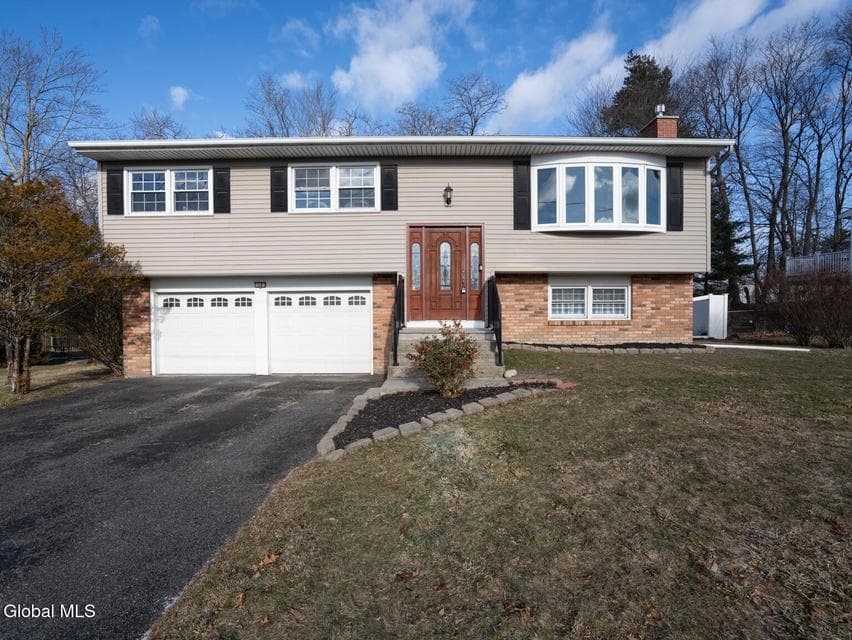 12 Gaslight Drive, photo 1