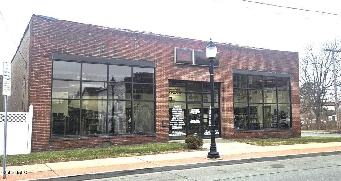 223 Broadway, photo 1