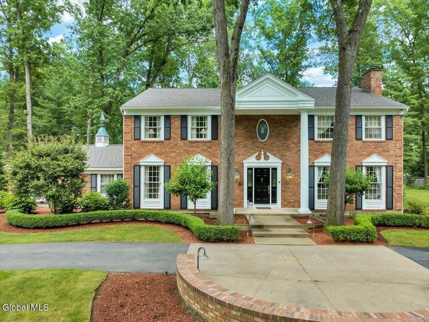 30 Longwood Drive, photo 1