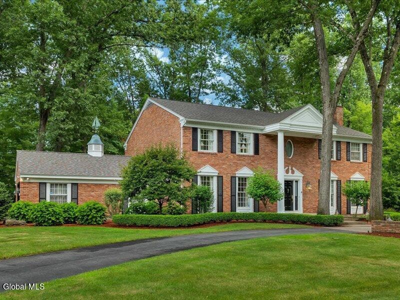 30 Longwood Drive, photo 2