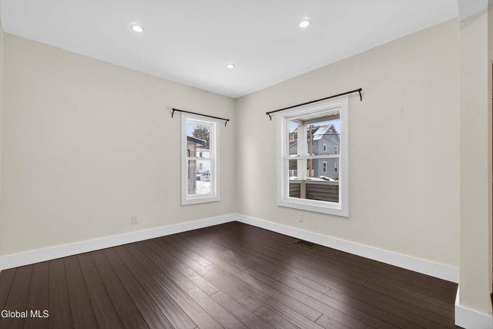 17 Murdock Avenue, photo 3