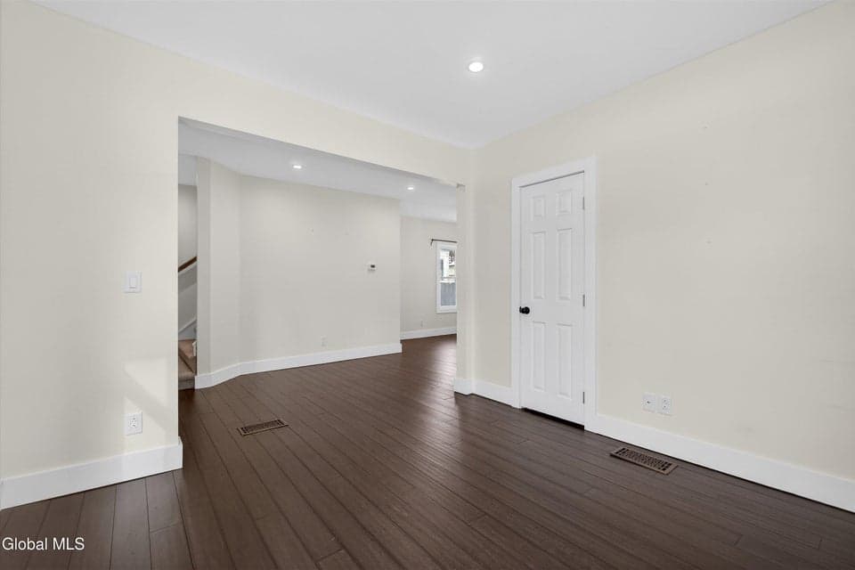 17 Murdock Avenue, photo 5