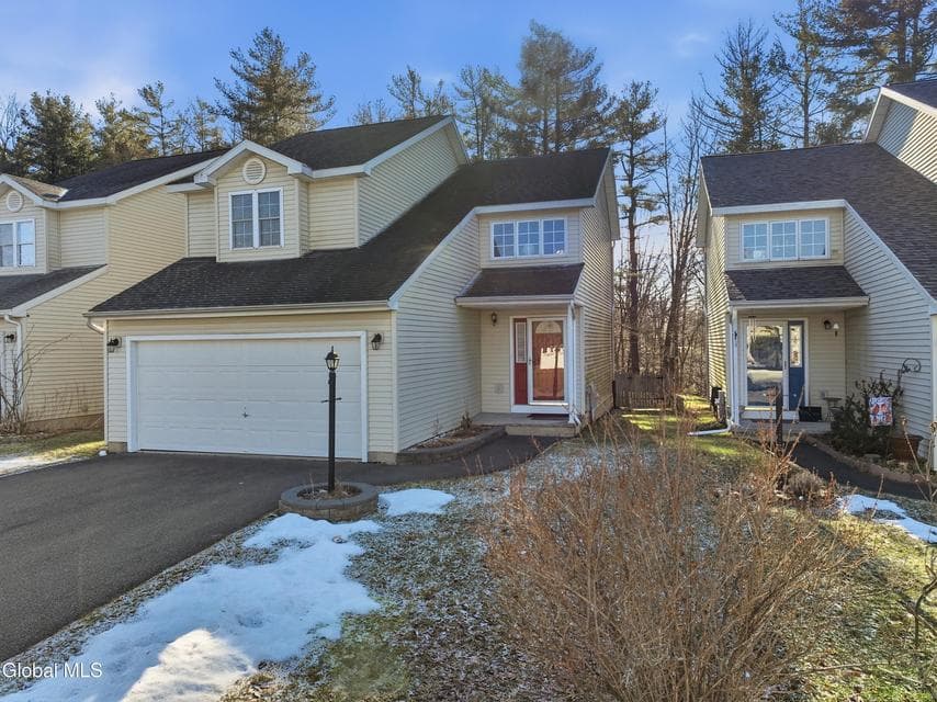 1022 Sterling Ridge Drive, photo 2