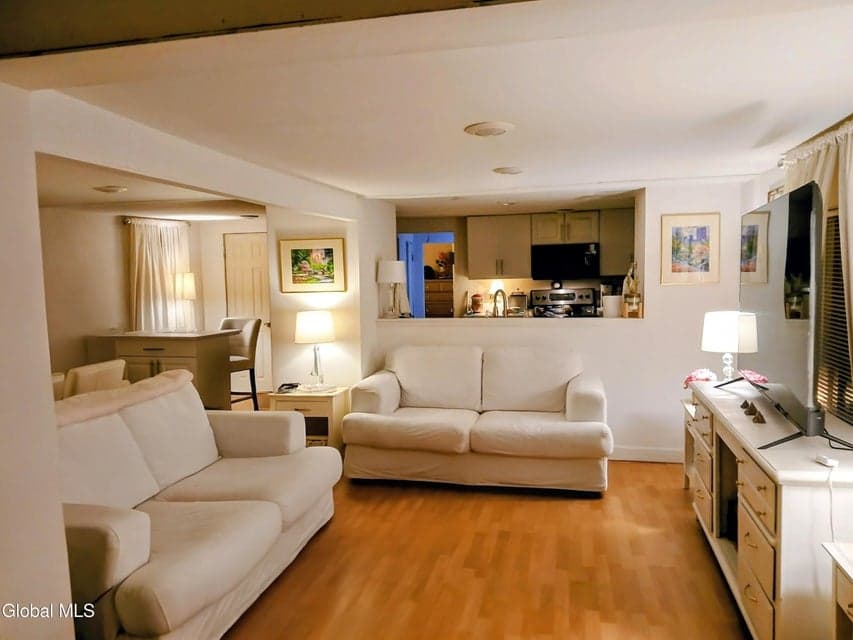 347 Hillcrest Street, photo 4