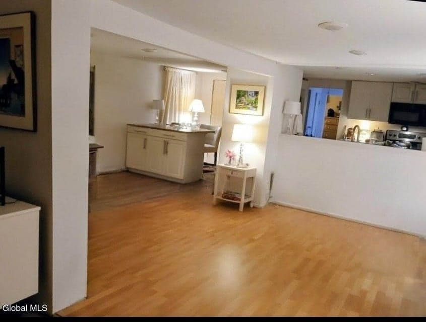 347 Hillcrest Street, photo 5