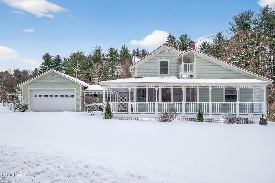 341 W Maple Street, photo 1