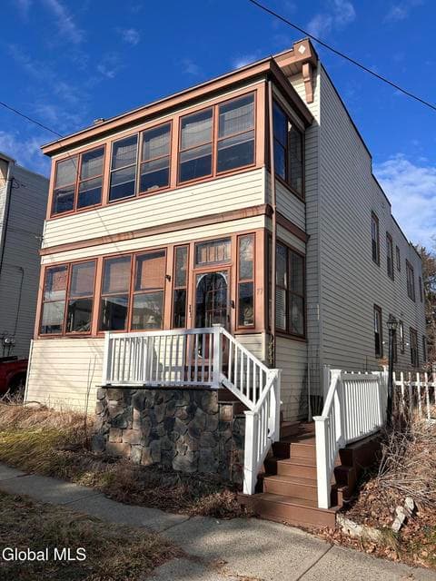 77 Younglove Avenue, photo 1
