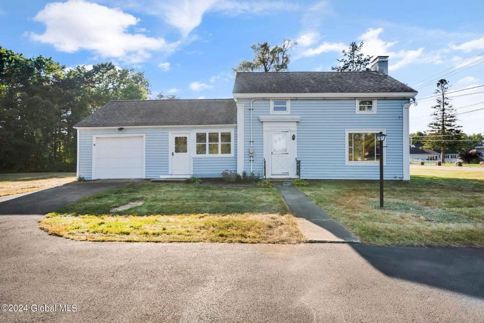 377 Corinth Road, photo 1