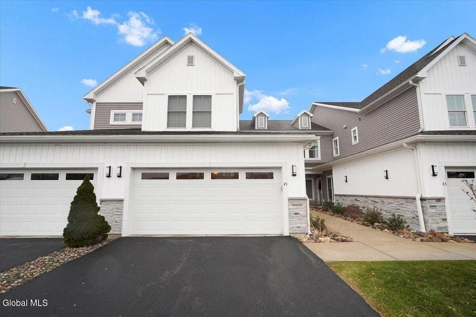 45 Wardley Circle, Cohoes, NY, photo 1