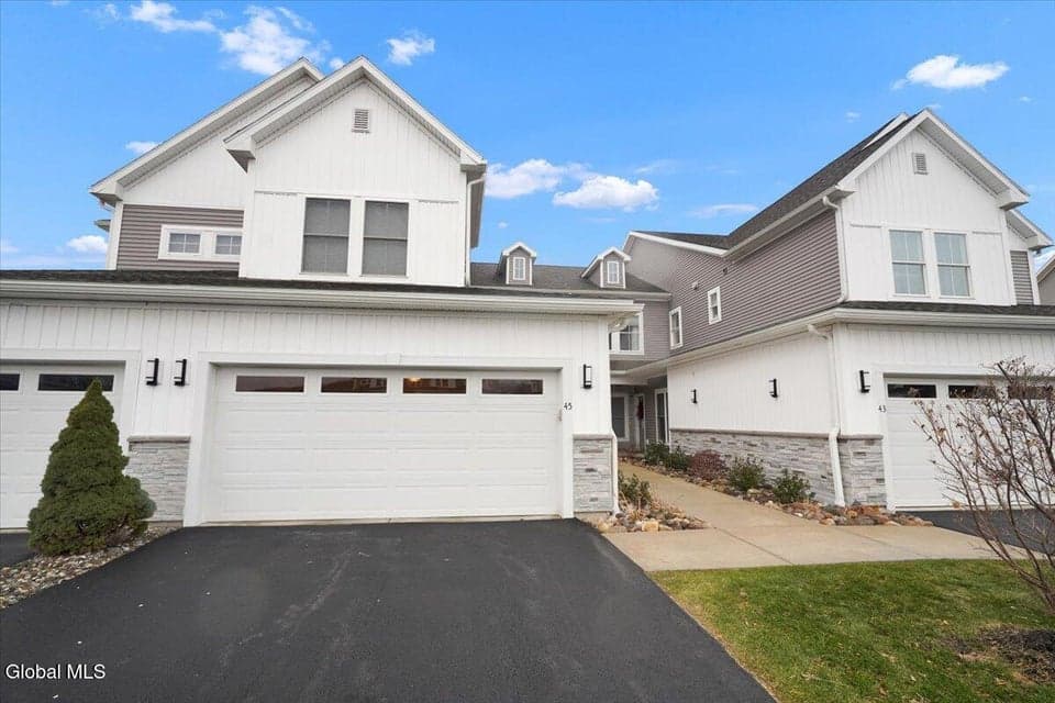 45 Wardley Circle, Cohoes, NY, photo 2