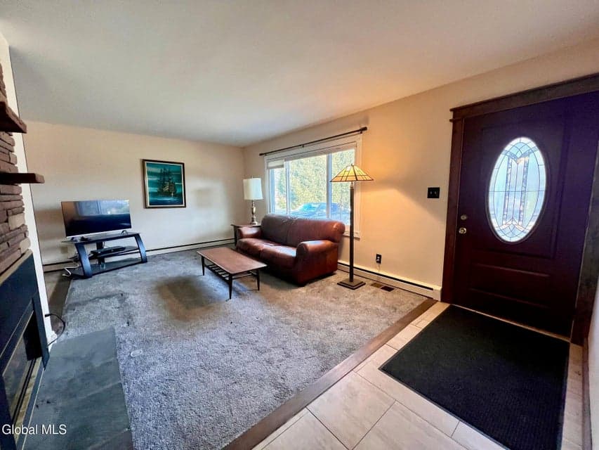 12 Gregory Lane, photo 2