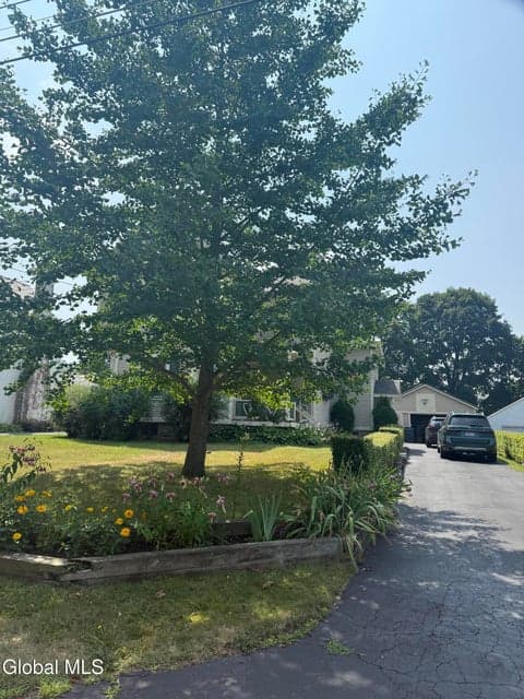 16 Carillon Road, photo 2