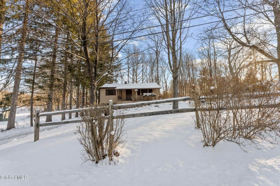 54 Hillcrest Drive, photo 2