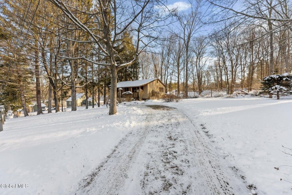 54 Hillcrest Drive, photo 3