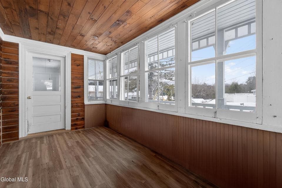 341 W Maple Street, photo 2
