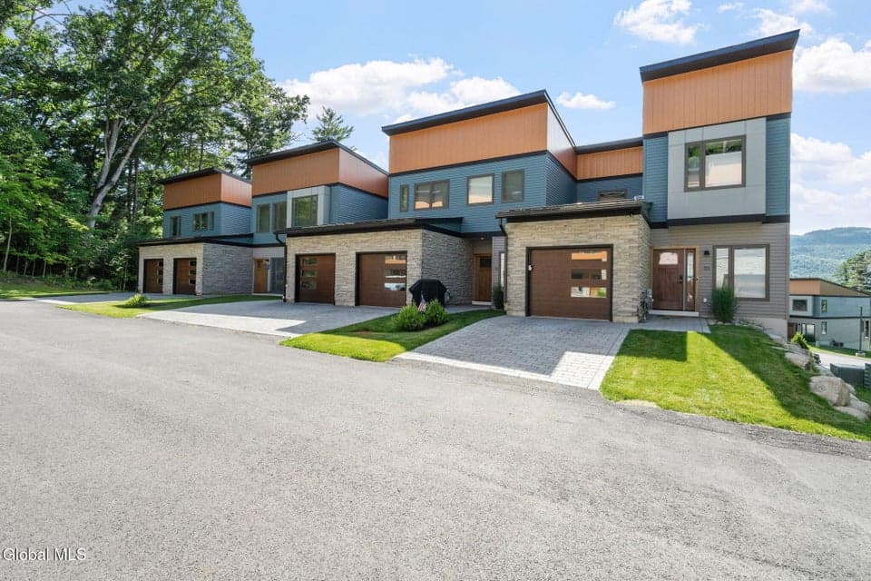16 Footpath Way, photo 3