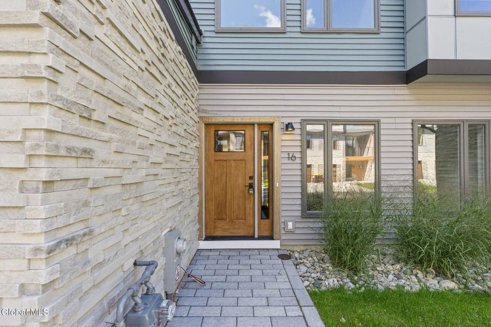 16 Footpath Way, photo 5