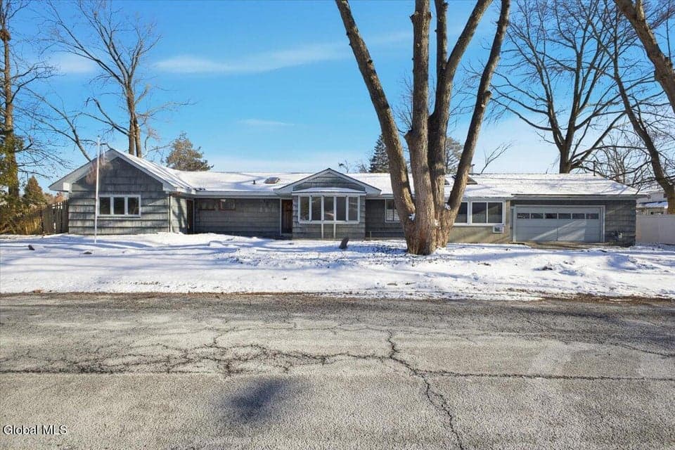 31 Robert Drive, photo 2
