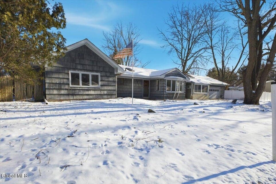 31 Robert Drive, photo 1