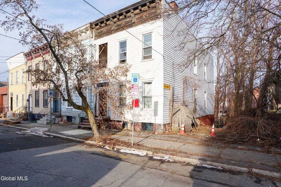 189 Elk Street, photo 2