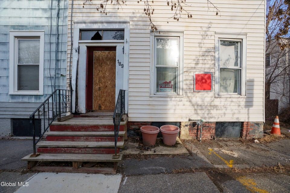 189 Elk Street, photo 3