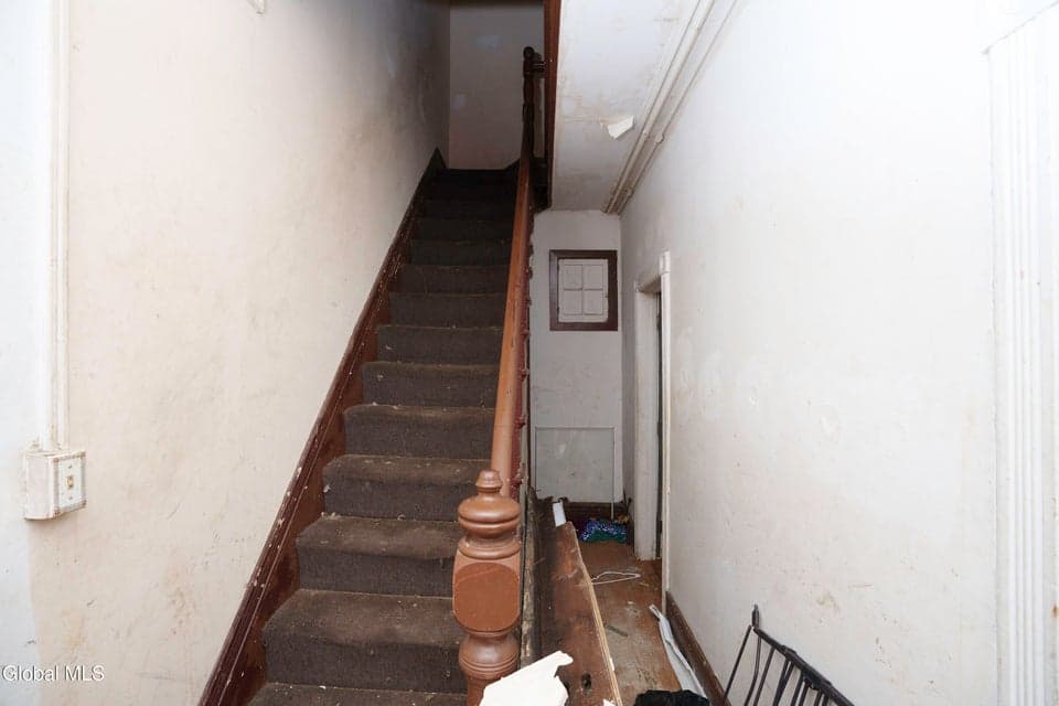 189 Elk Street, photo 4