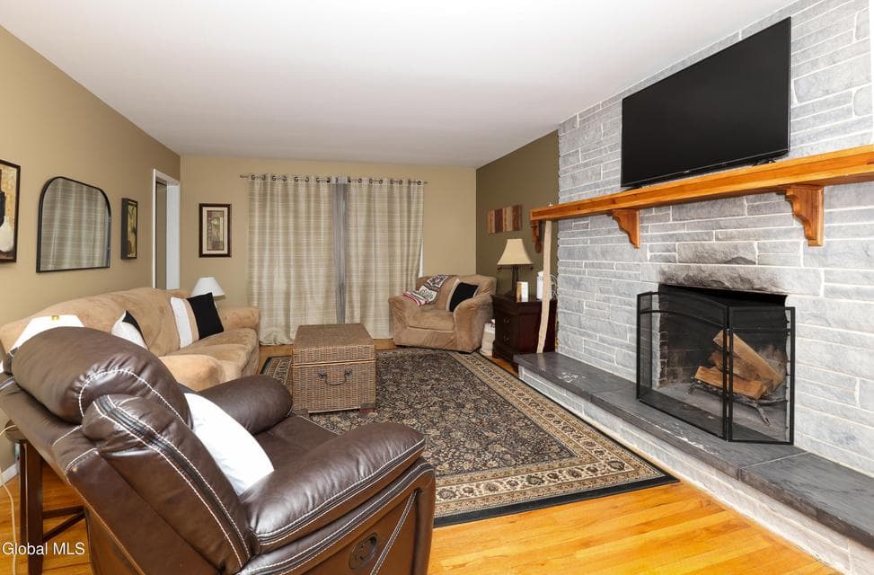 957 W Pine Hill Drive, photo 3