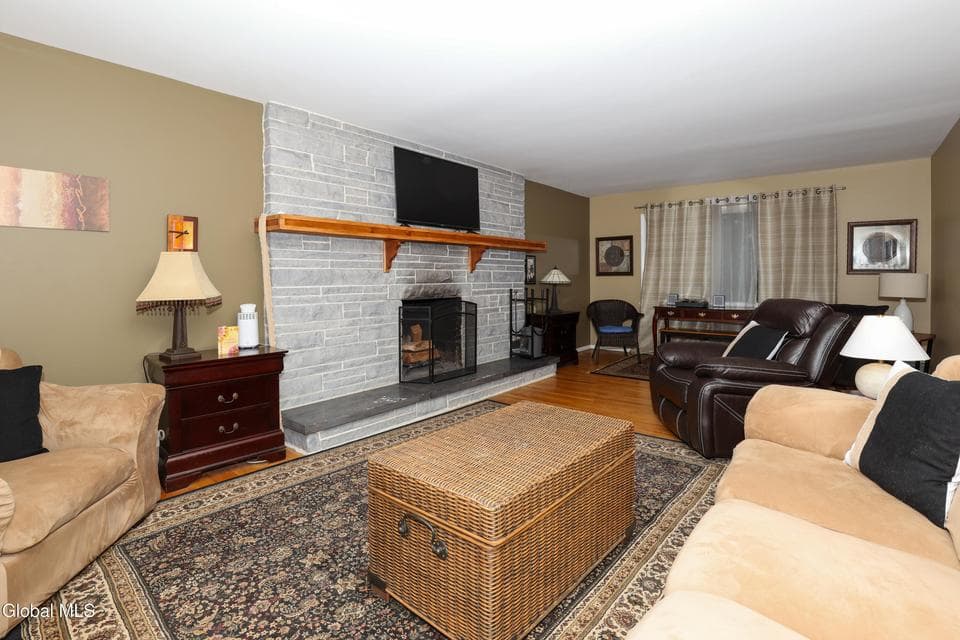 957 W Pine Hill Drive, photo 4