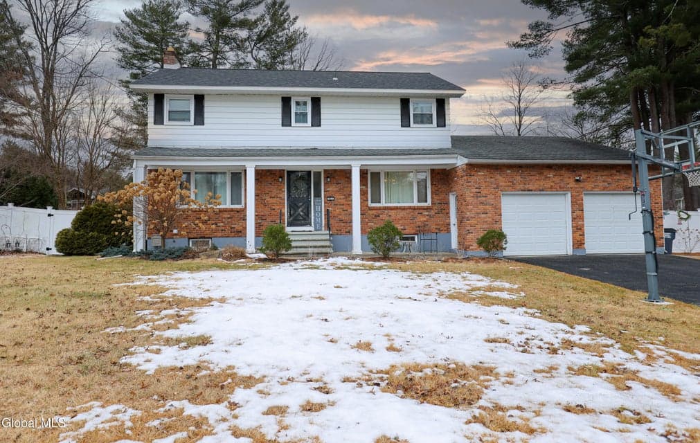 957 W Pine Hill Drive, photo 1