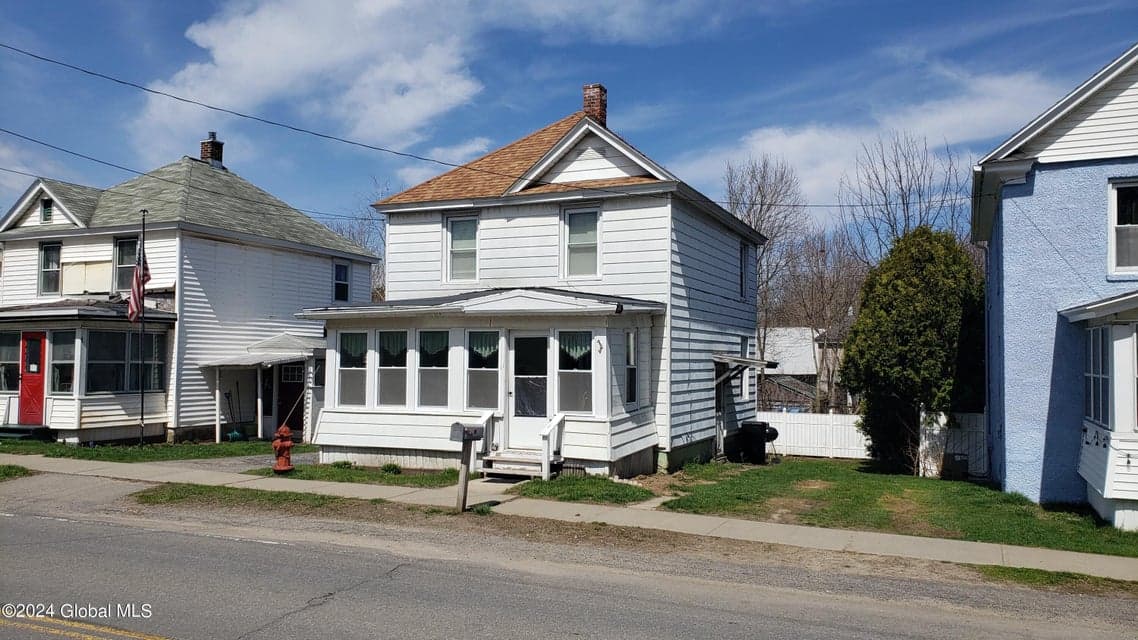 11 Saratoga Avenue, Broadalbin, NY 12025, photo 2