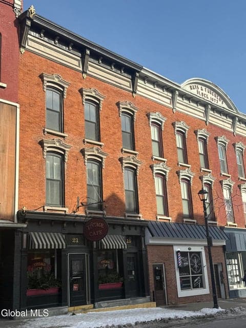 19-21 W Main Street, photo 1