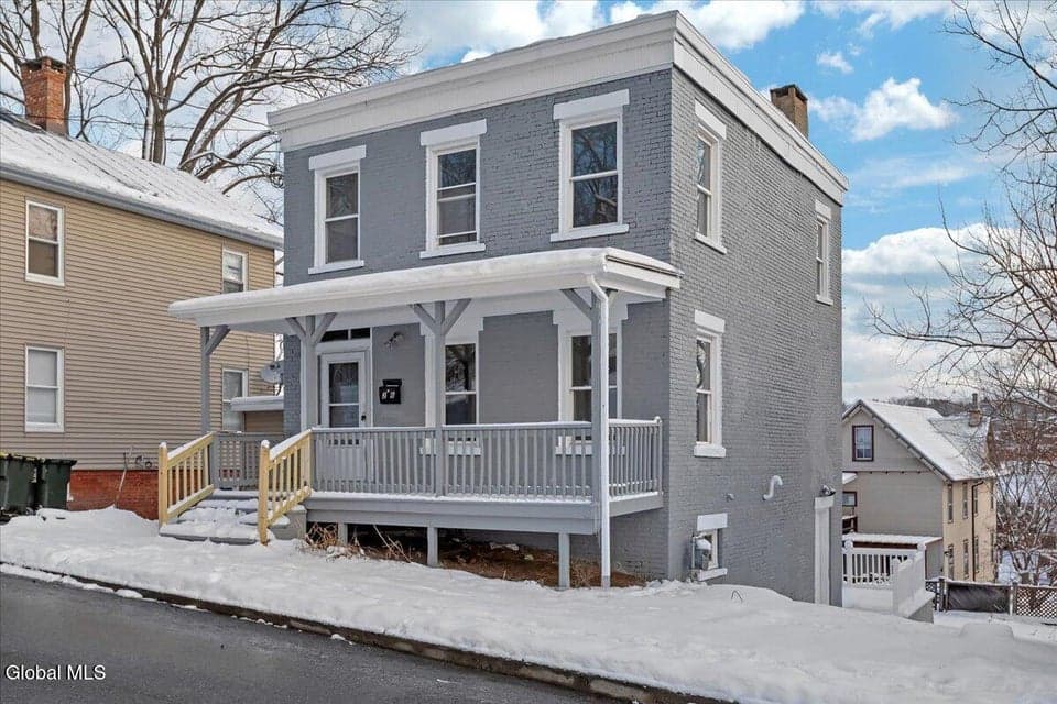 26 Division Street, photo 1