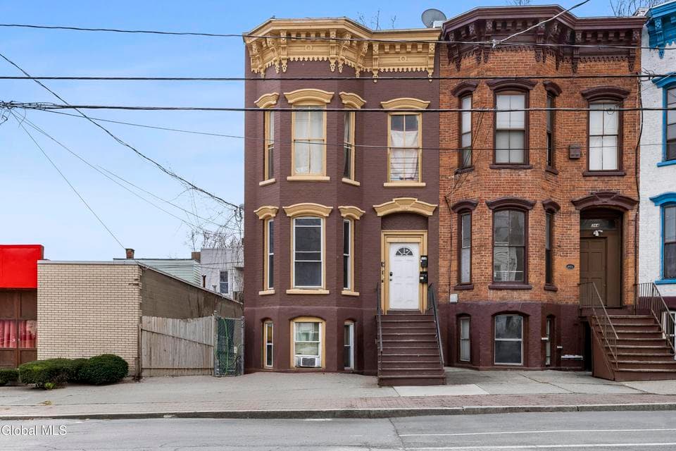 362 Clinton Avenue, photo 1