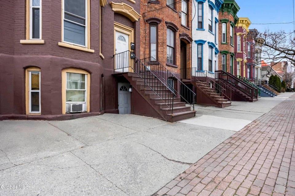 362 Clinton Avenue, photo 2