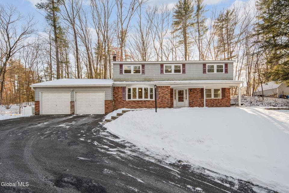 10 Wood Dale Drive, photo 1