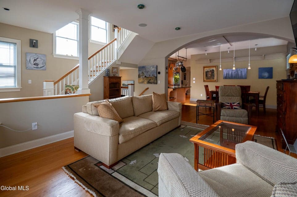 5 Richard Avenue, photo 5