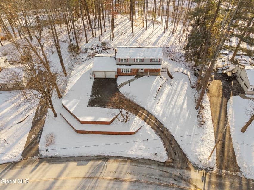10 Wood Dale Drive, photo 2